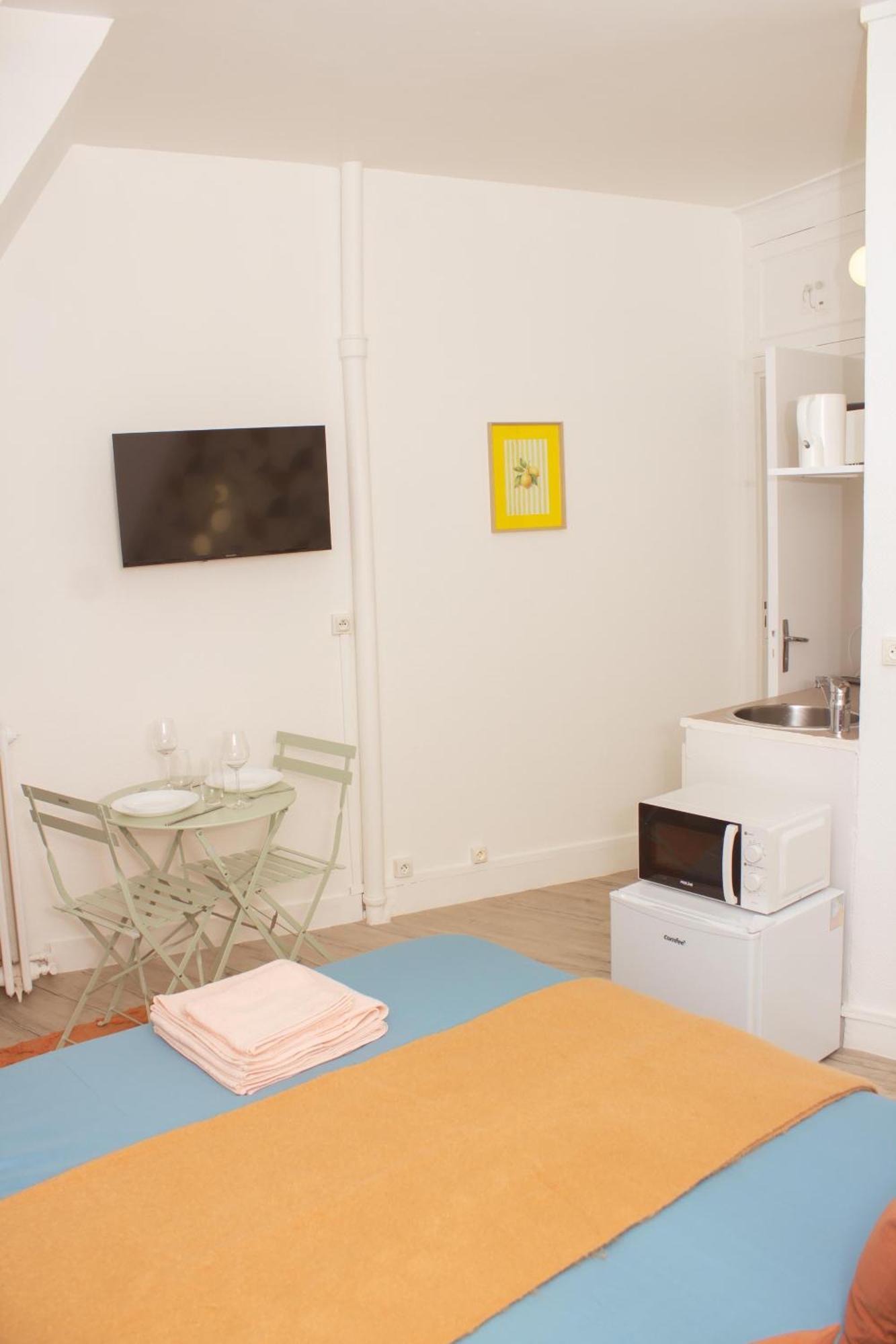 Place Equipe Au Coeur De Avec Vue Sur L'arc De Triomphe Et La Tour Eiffel Séjour chez l'habitant *